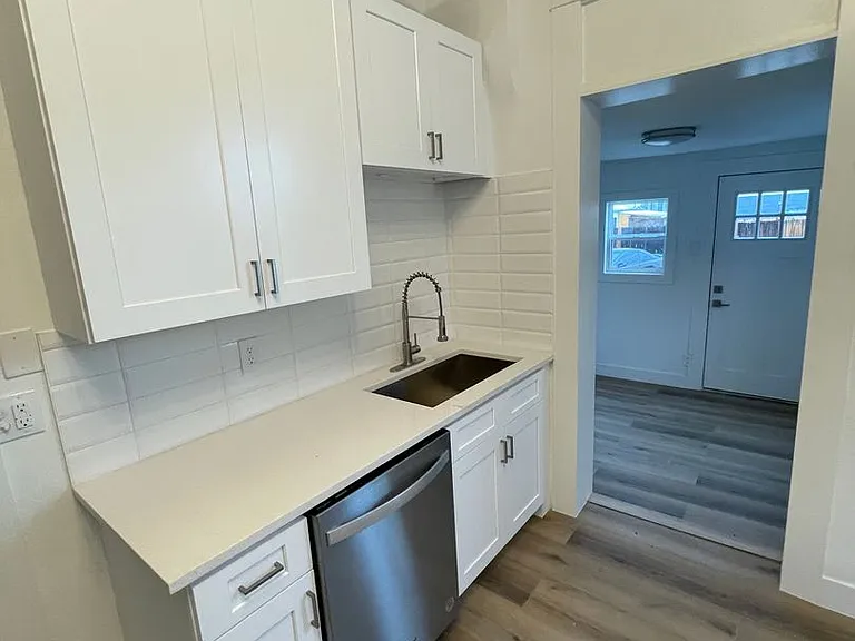 1609-1611 Hooker Street — Photo 37
