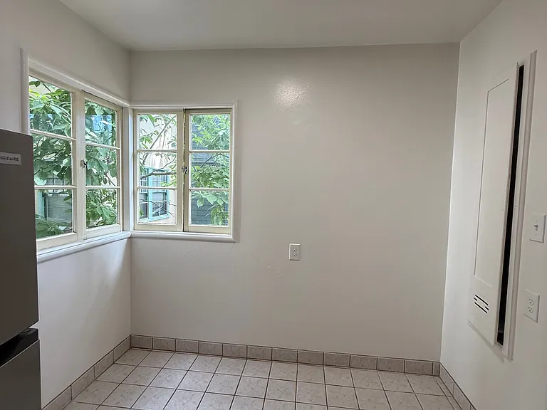 1526 Arch St #5 — Photo 3