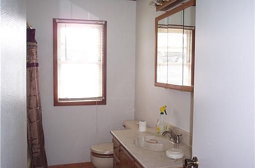 3rd image of 36 Tulip Dr