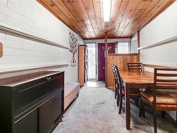 4th image of 711 Essex Pl