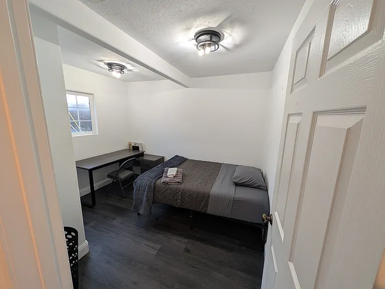 433 W H St — Photo 14