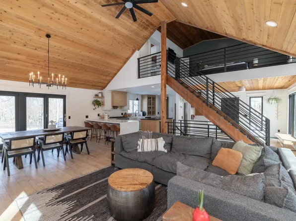 20801 Fern Dr, Lakeville, MN 55044