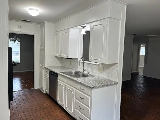 3 bed, 1769 sqft, $1,800 — Photo 2