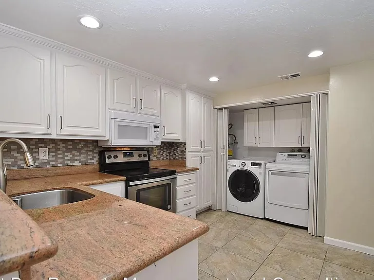 4074 Twin Peaks Ter — Photo 8