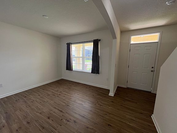 4th image of 1110 Newton Cir