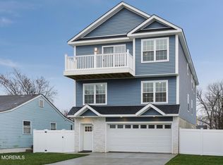 822 10th St, Union Beach, NJ 07735
