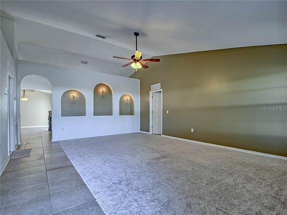 4th image of 31908 Parkdale Dr