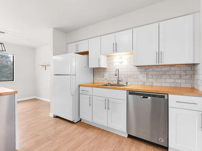 6550 Delmonico Dr #304 — Photo 4