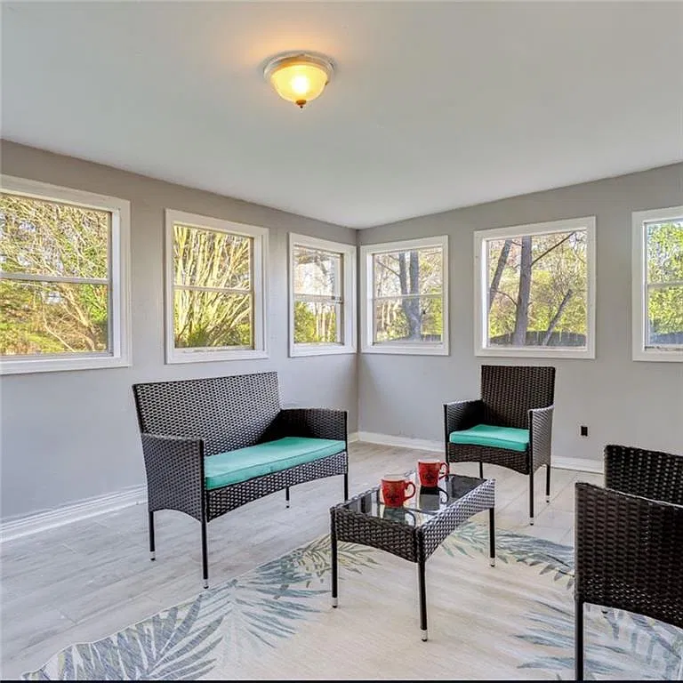 4 bed, 2.0 bath, 2011 sqft, $4,200 — Photo 2