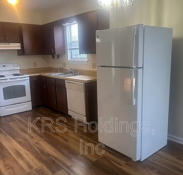 1181 Rosedale Dr — Photo 6