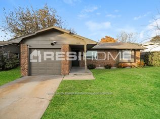 1009 SW 3rd St, Moore, OK 73160