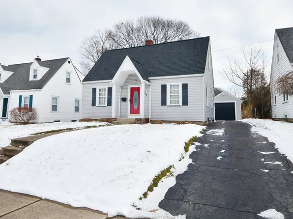 1004 Bennington Dr, Rochester, NY 14616