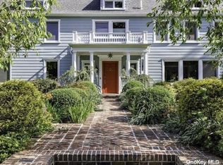 963 Ripley Ln, Oyster Bay, NY 11771