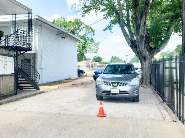 4742 Yale Apartments