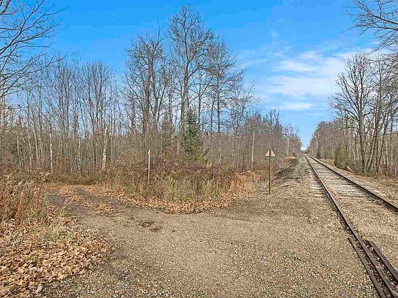 4th image of River Rd S