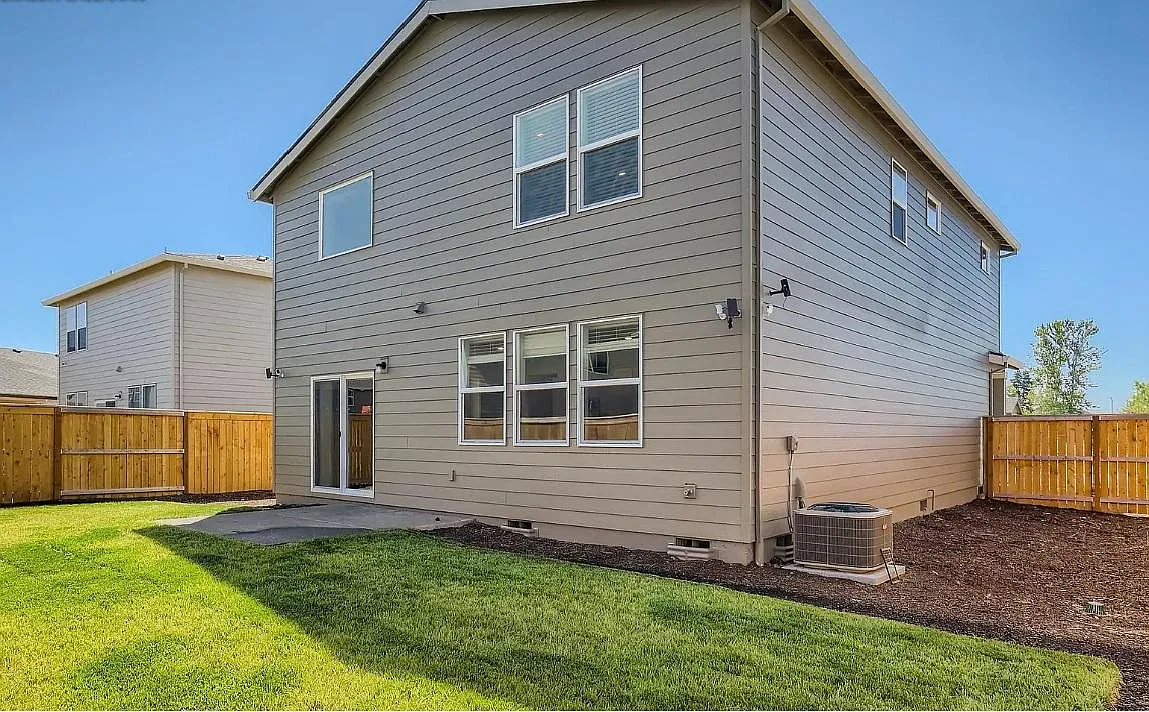 4 bed, 2251 sqft, $2,999 — Photo 4
