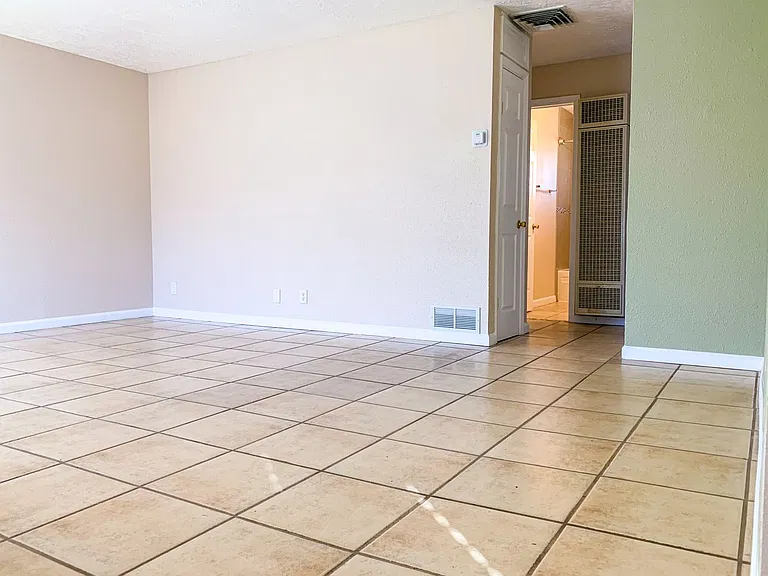 Desert Park Apartments — Photo 13