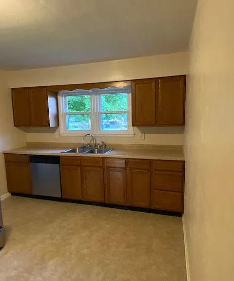 855 Brookside Ln — Photo 4