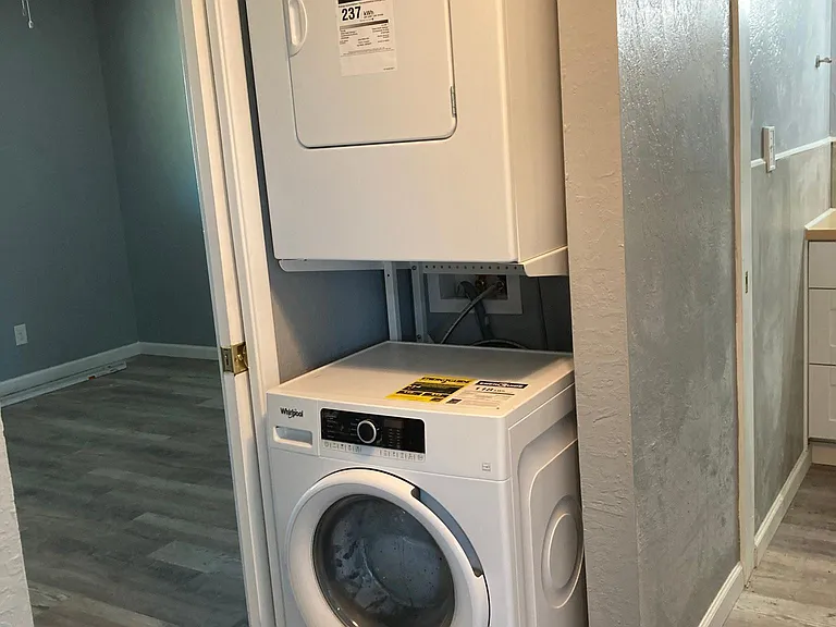In-unit washer/dryer brand new