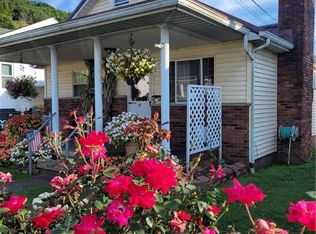 812 8th St, Nitro, WV 25143