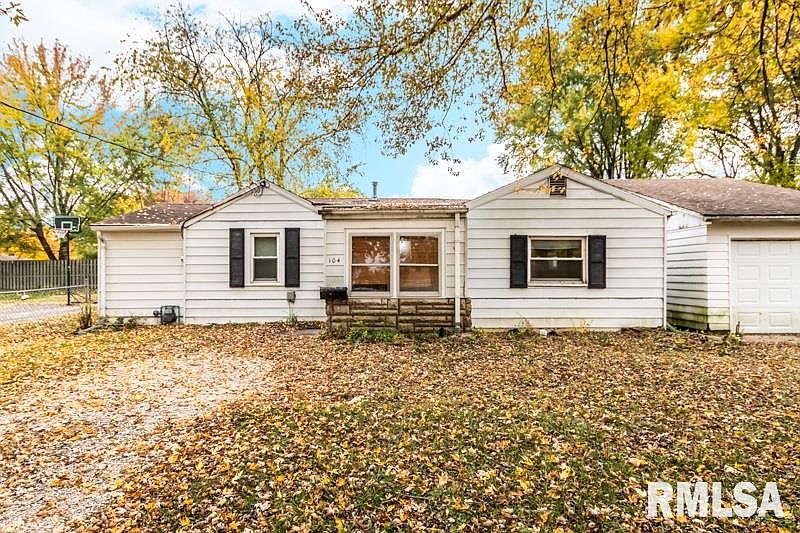 1st image of 104 Castle Ln