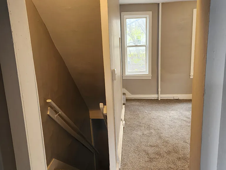 320 Wallace St — Photo 35