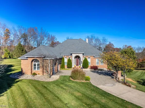 114 Shadowood Ln, Davisville, WV 26142