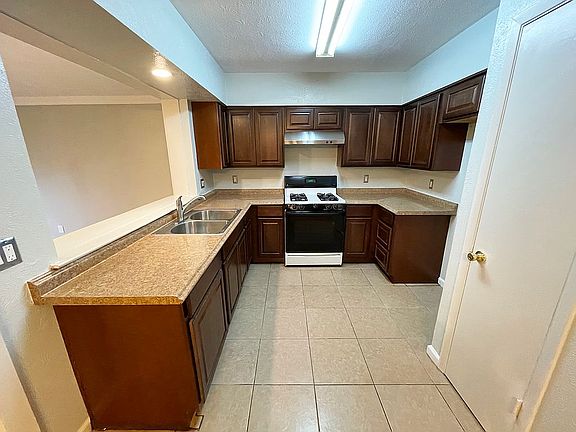 3rd image of 434 Oleander St