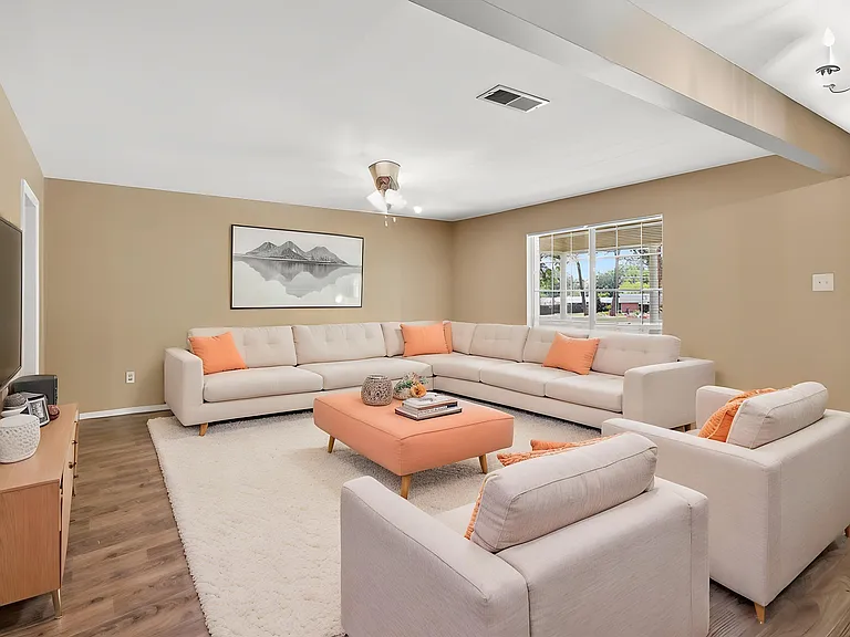 1 Tanglewood Ct — Photo 3