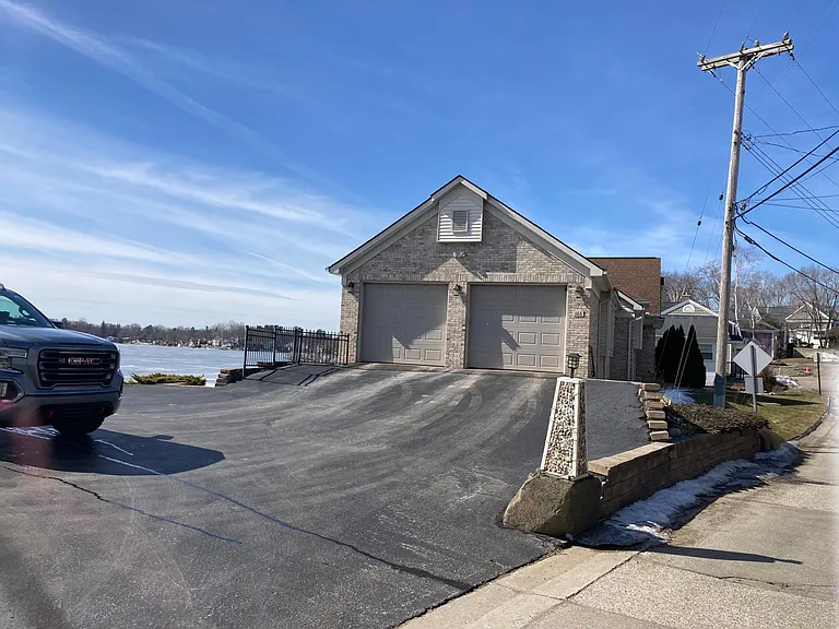 166 Highland Ave — Photo 3