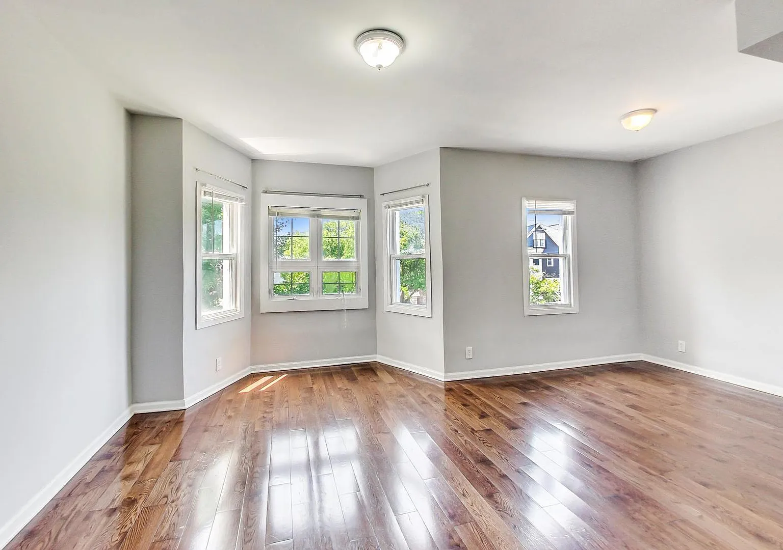 2 bed, 994 sqft, $2,100 — Photo 2
