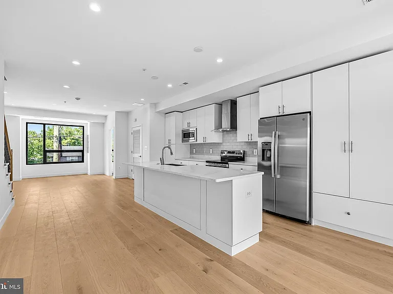 2534 Elvans Rd SE — Photo 3