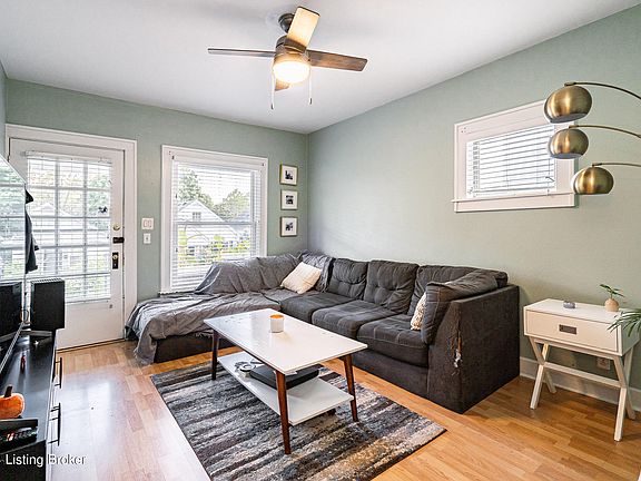 5th image of 1051 Wagner Ave