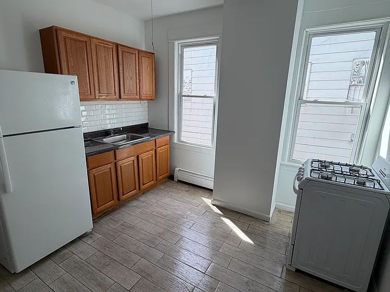 337 3rd St #2 — Photo 4