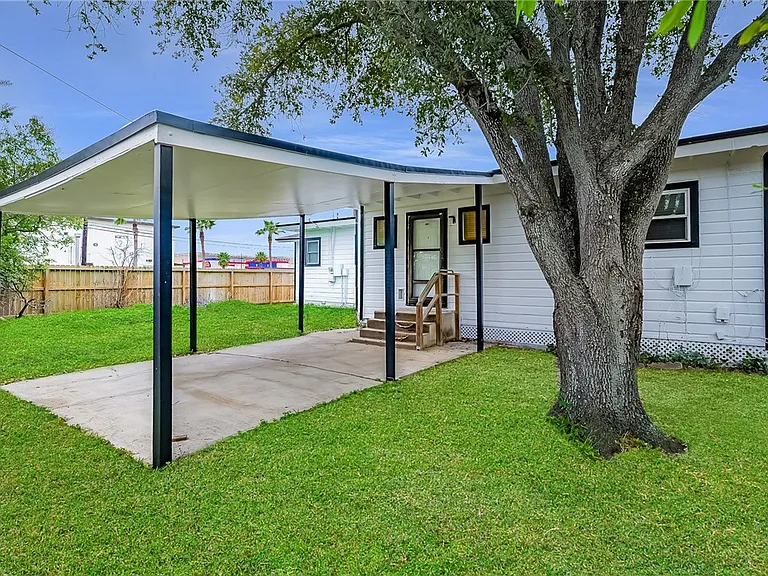 1226 Zarsky Dr — Photo 24