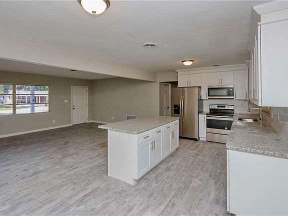 5th image of 2921 46th Ave S