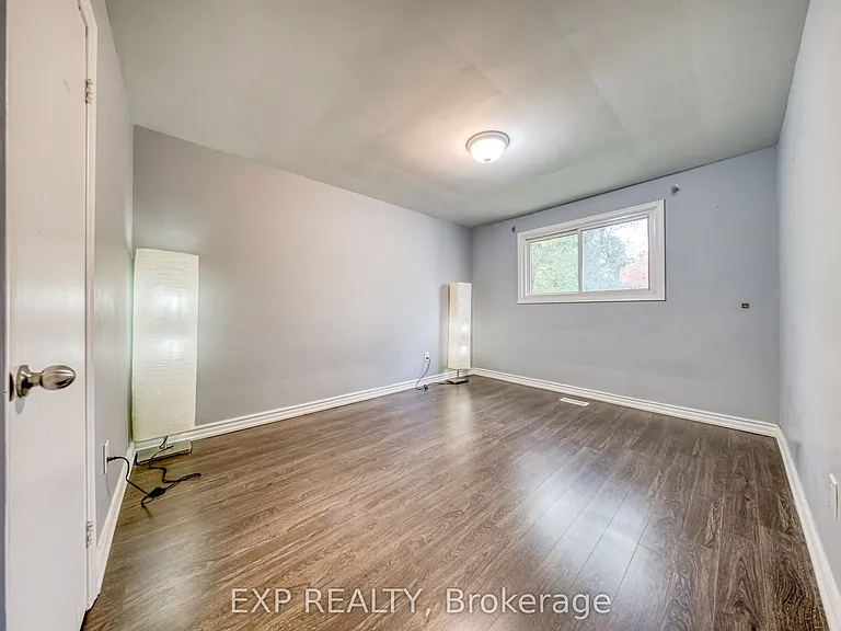 588 Warden Ave — Photo 9