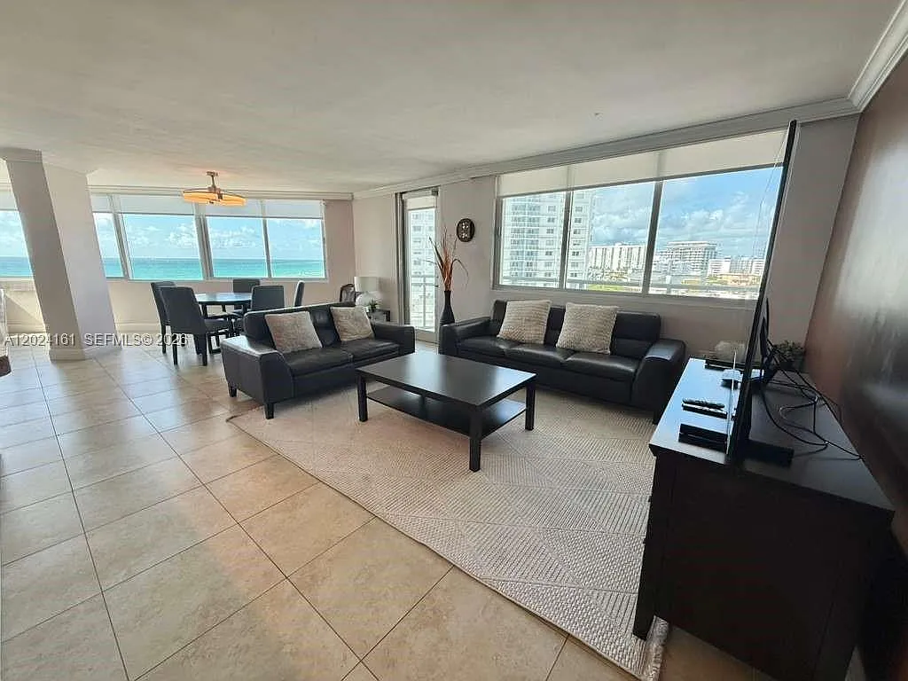 Burleigh House Condo — Photo 1