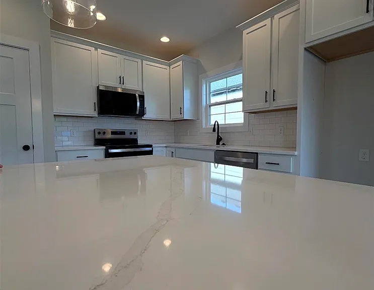 837 Temple Way — Photo 11