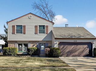 1221 Driftwood Ln, Bartlett, IL