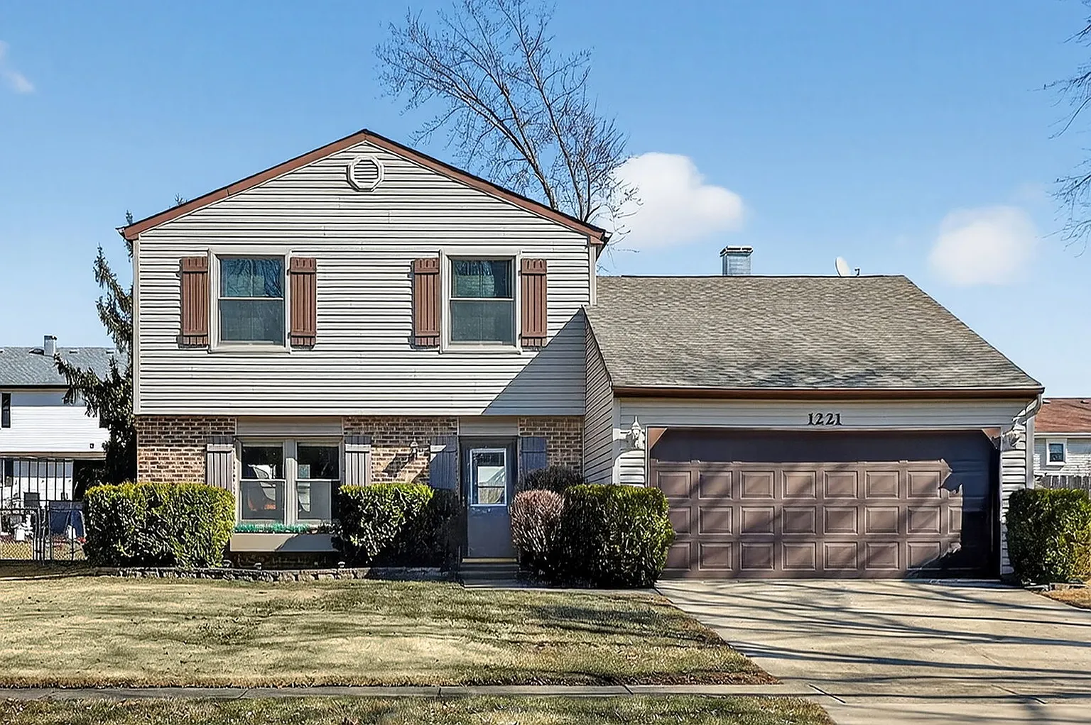 1221 Driftwood Ln photo 1