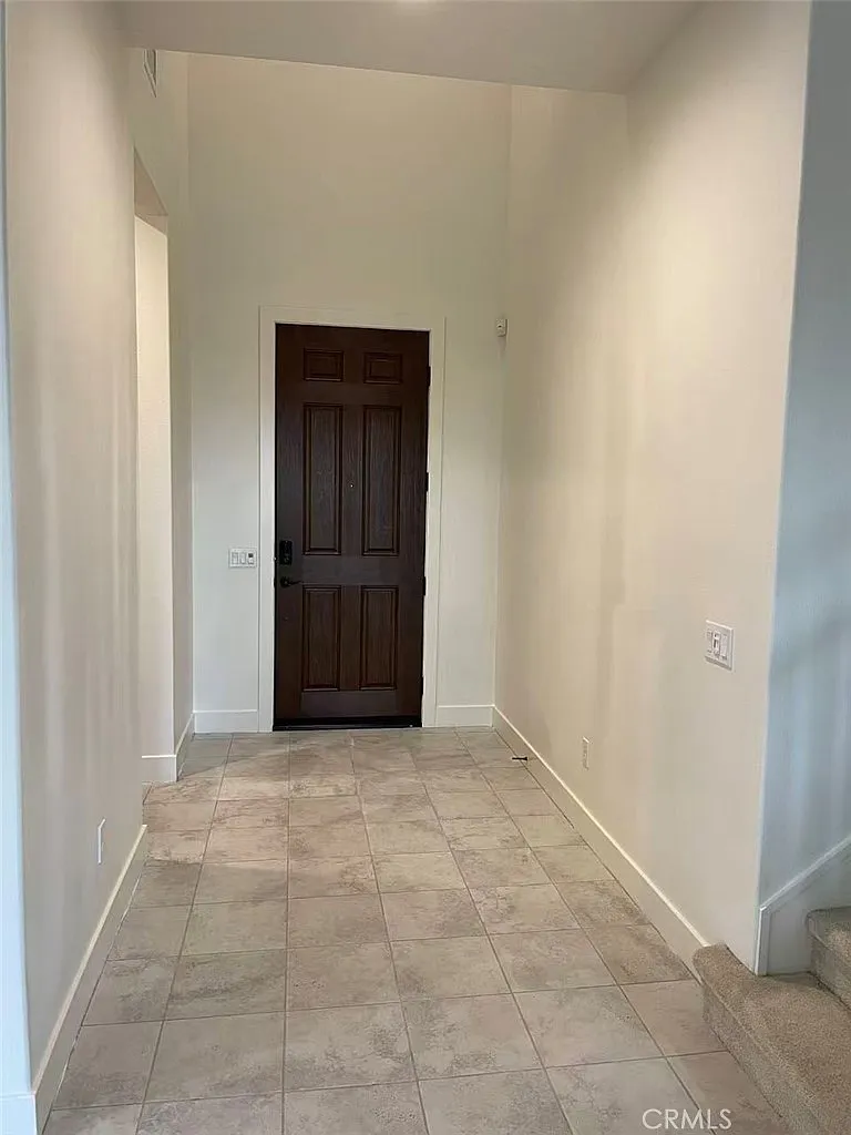 5 bed, 3371 sqft, $5,300 — Photo 2
