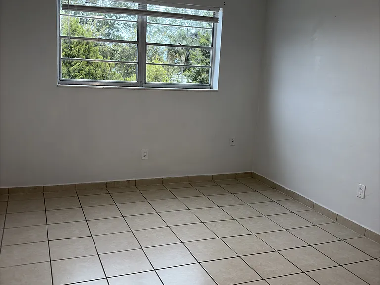 6955 W 2nd Ct — Photo 5