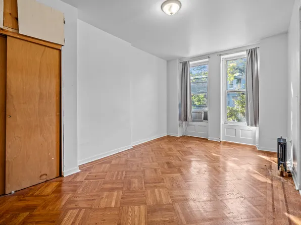 593 Bainbridge Street image 11 of 14