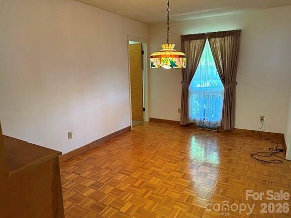 5th image of 725 Fieldstone Rd