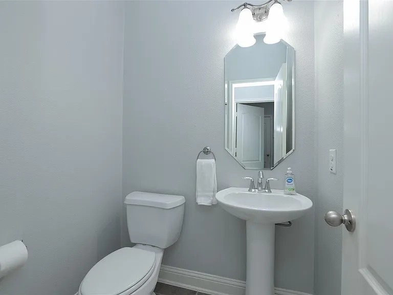 19 Canterborough Pl — Photo 17