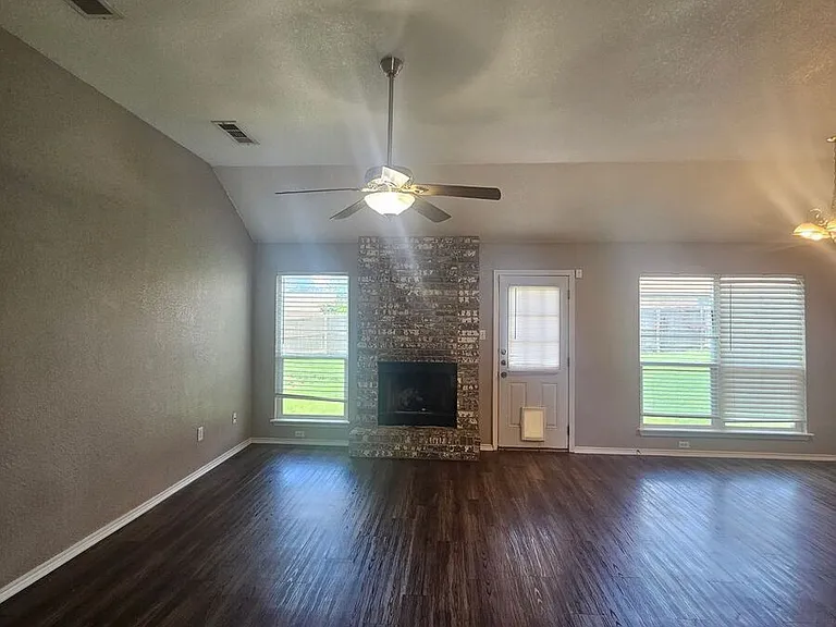 1706 Caprock Dr — Photo 7