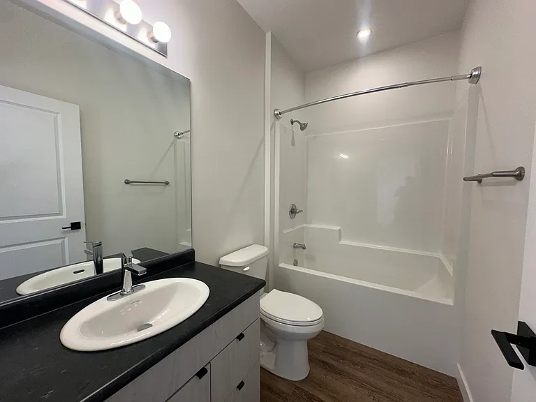 325 Lockwood St — Photo 36