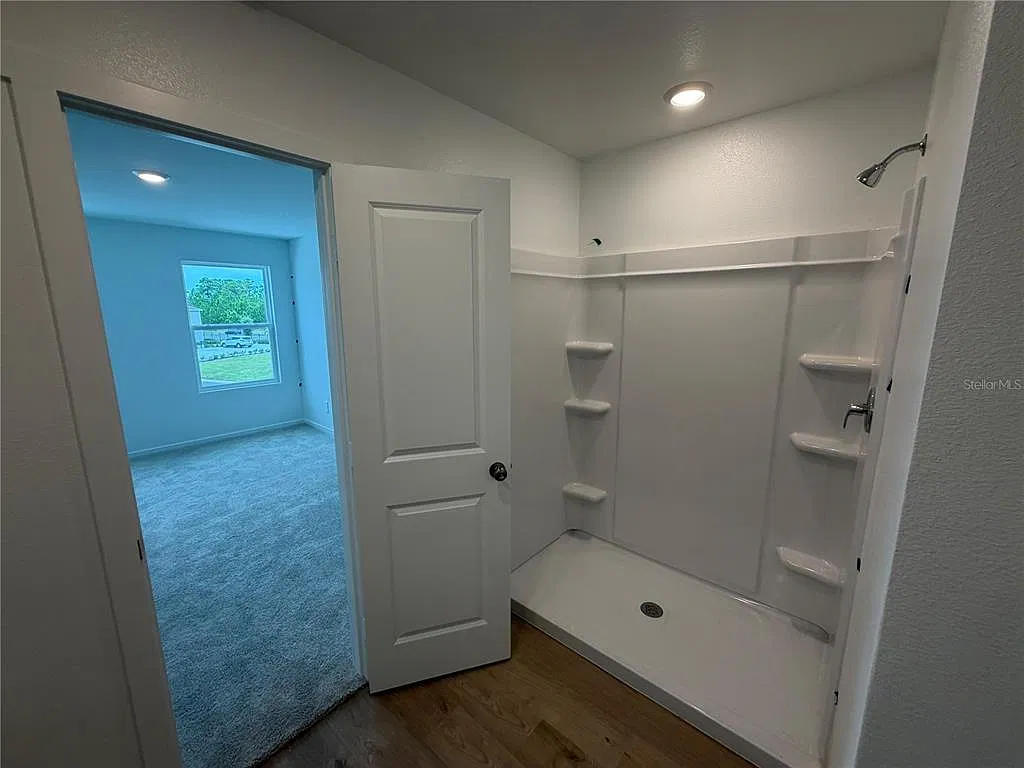 3 bed, 2.5 bath, 1423 sqft, $2,100 — Photo 3