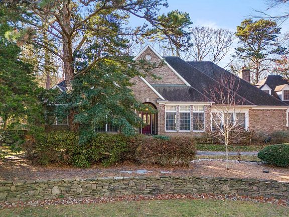 2nd image of 632 E Lost Pine Way Rd